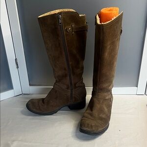 Ugg Jillian Sherpa lined brown Suade riding boots 8.5